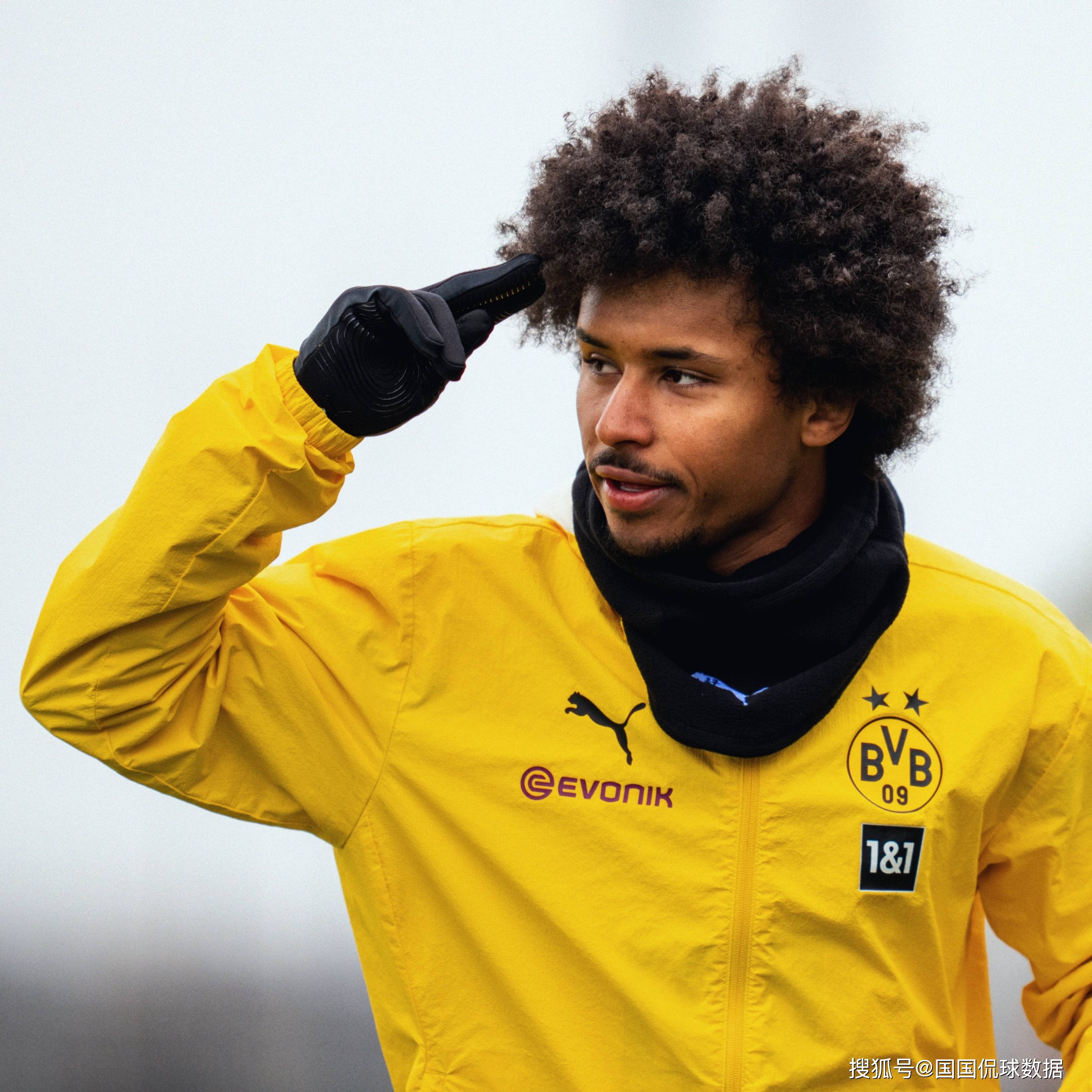 赛前突围战来临，多特蒙德围绕亚冠战术微调，气氛紧张，团队化学反应显著(多特蒙德复古球衣)