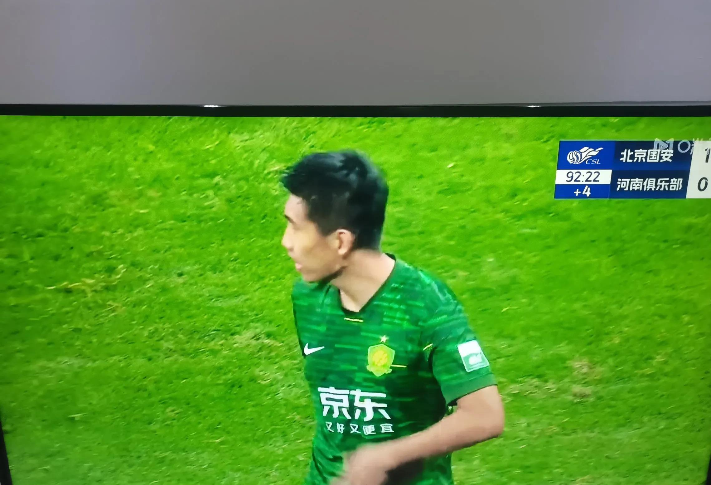 北京国安训练开放日;关键战复出首秀引观众欢呼;全明星赛在即;纪律约束更严格的简单介绍 北京国安训练开放日;关键战复出首秀引观众欢呼;全明星赛在即;纪律约束更严格的简单介绍