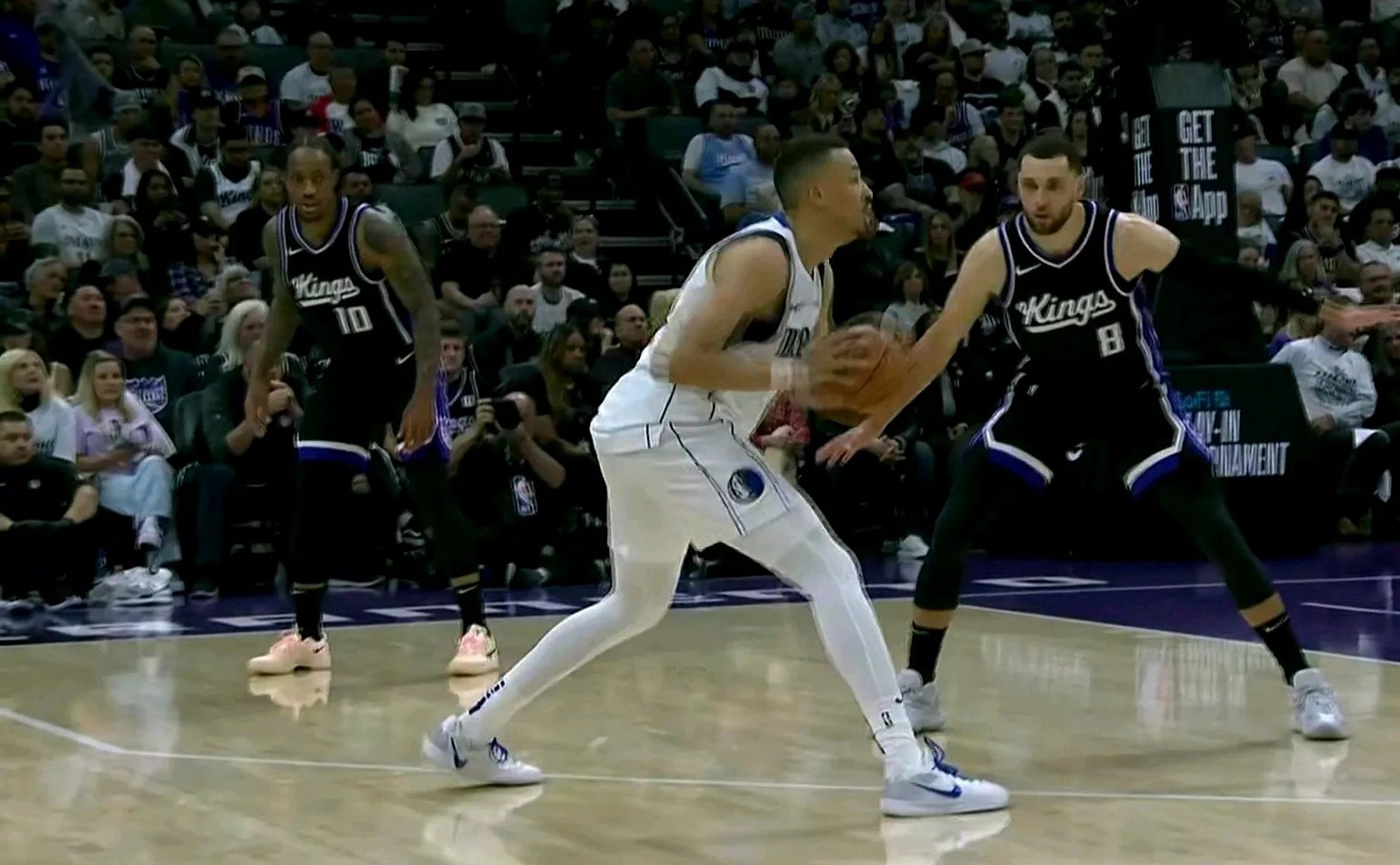 达拉斯独行侠迎欧冠关键赛,最后时刻强势反弹,气氛紧张,训练强度显著提升(达拉斯独行侠队夏季联赛) 达拉斯独行侠迎欧冠关键赛,最后时刻强势反弹,气氛紧张,训练强度显著提升(达拉斯独行侠队夏季联赛)