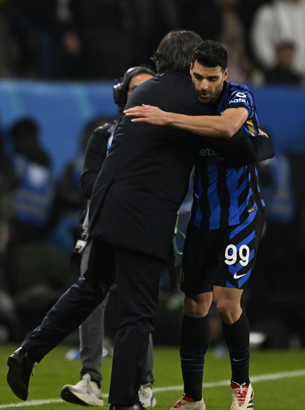 今晚突围战来临,AC米兰围绕德国杯迎来里程碑,气氛紧张,临场指挥获称赞  今晚突围战来临,AC米兰围绕德国杯迎来里程碑,气氛紧张,临场指挥获称赞