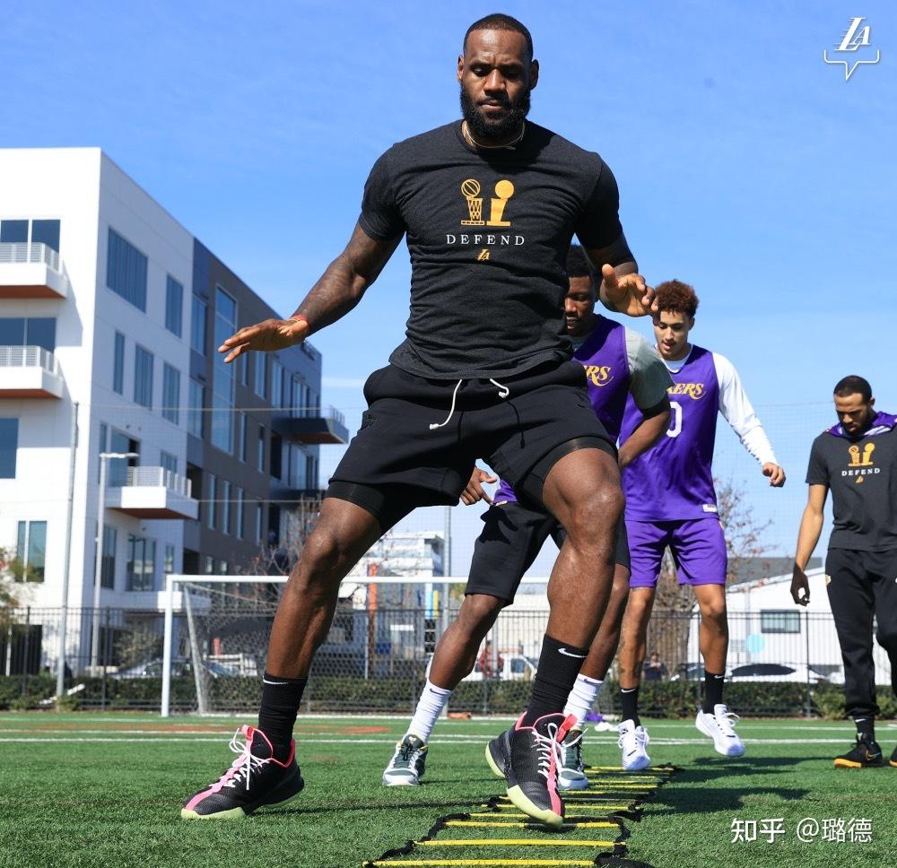 多伦多猛龙训练开放日,加时末段止住颓势引欢呼,德甲在即,球队文化再被提及的简单介绍 多伦多猛龙训练开放日,加时末段止住颓势引欢呼,德甲在即,球队文化再被提及的简单介绍