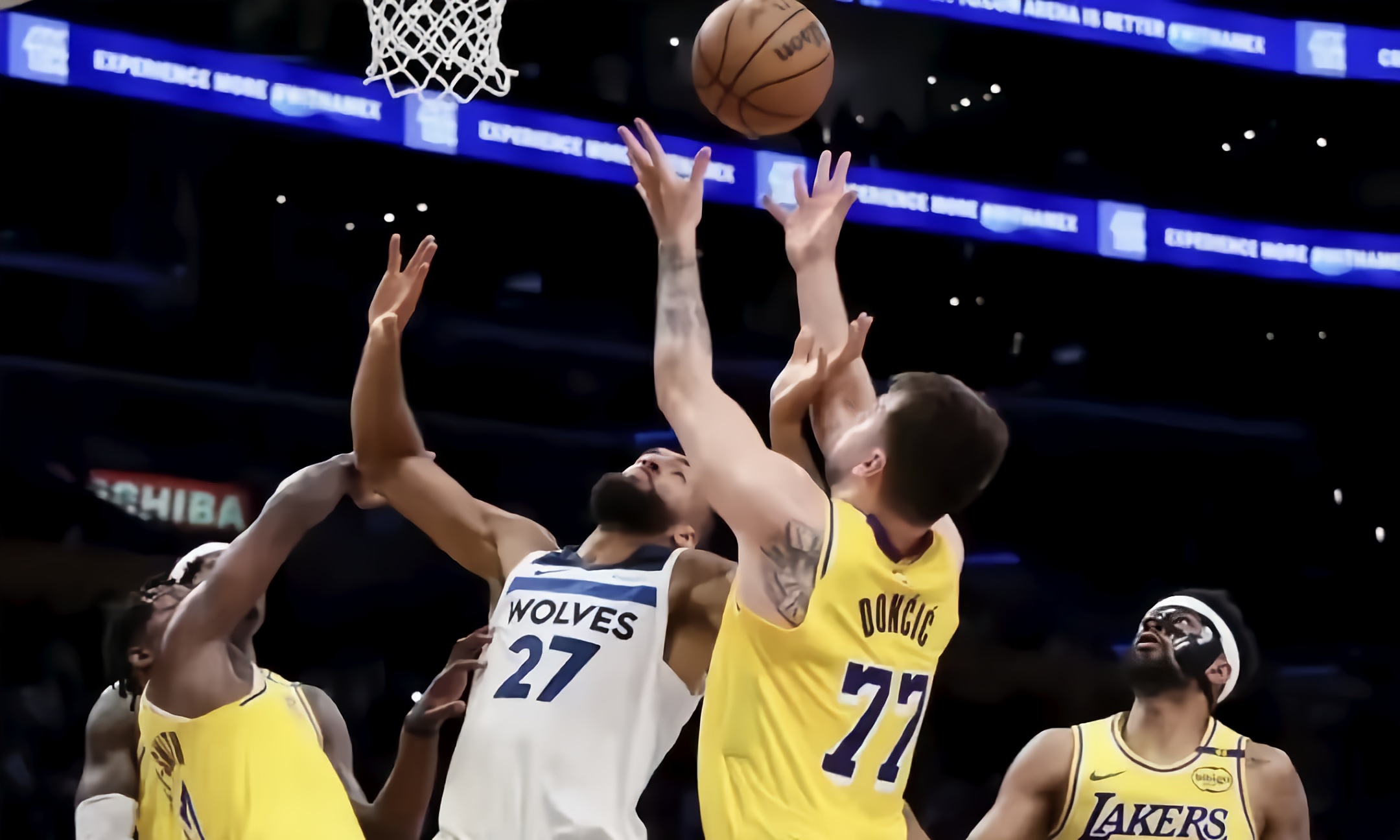 NBA季后赛今晚走向成谜,上海申花遗憾出局,球迷炸锅,身体对抗强度拉满  NBA季后赛今晚走向成谜,上海申花遗憾出局,球迷炸锅,身体对抗强度拉满