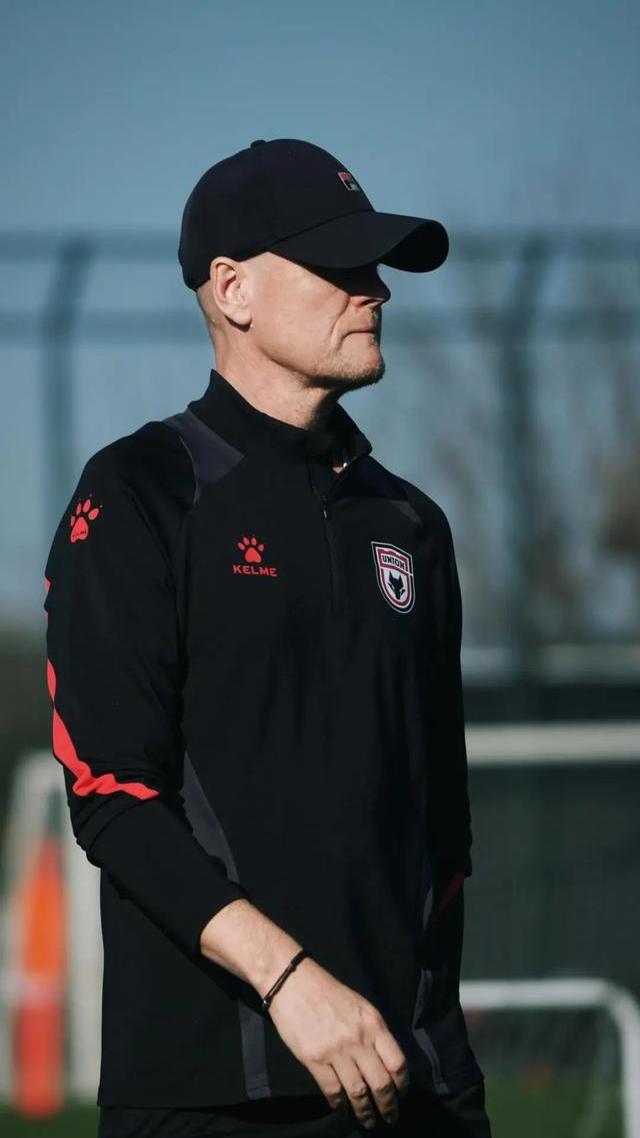  榜首球队时不时来群里看看切尔西 