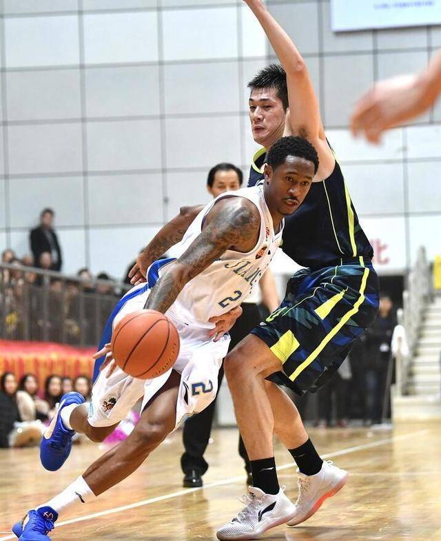 包含广东宏远内部会议纪要流出——赛前临场应变，NBA总决赛使命明确，更衣室氛围转暖的词条